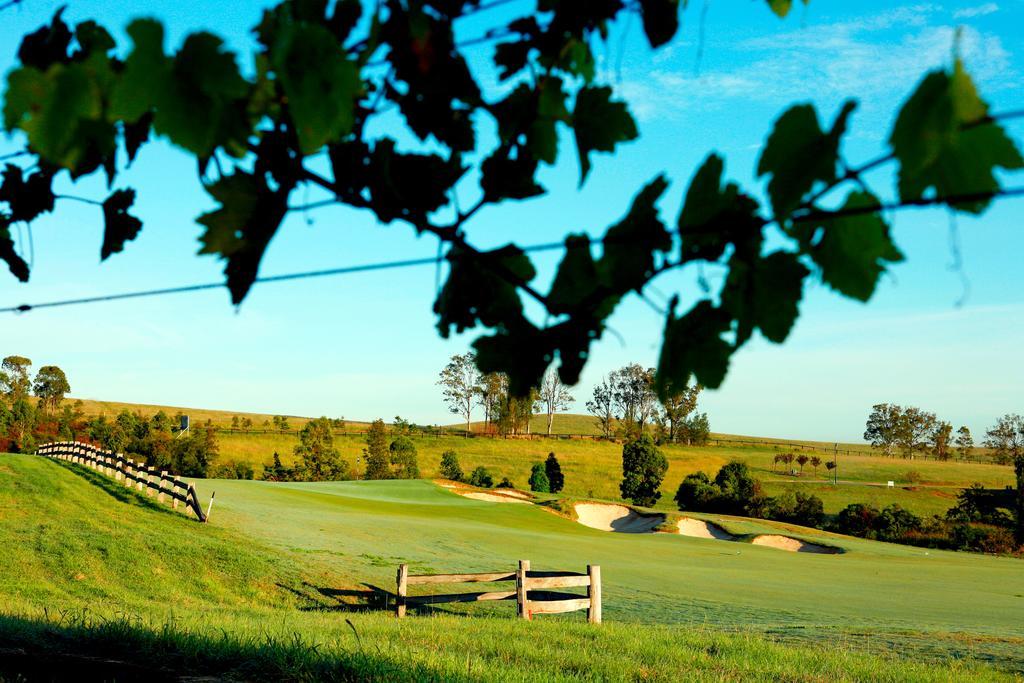 Chateau Elan At The Vintage Поколбин Экстерьер фото The 18th hole at the 2007 PGA Championship