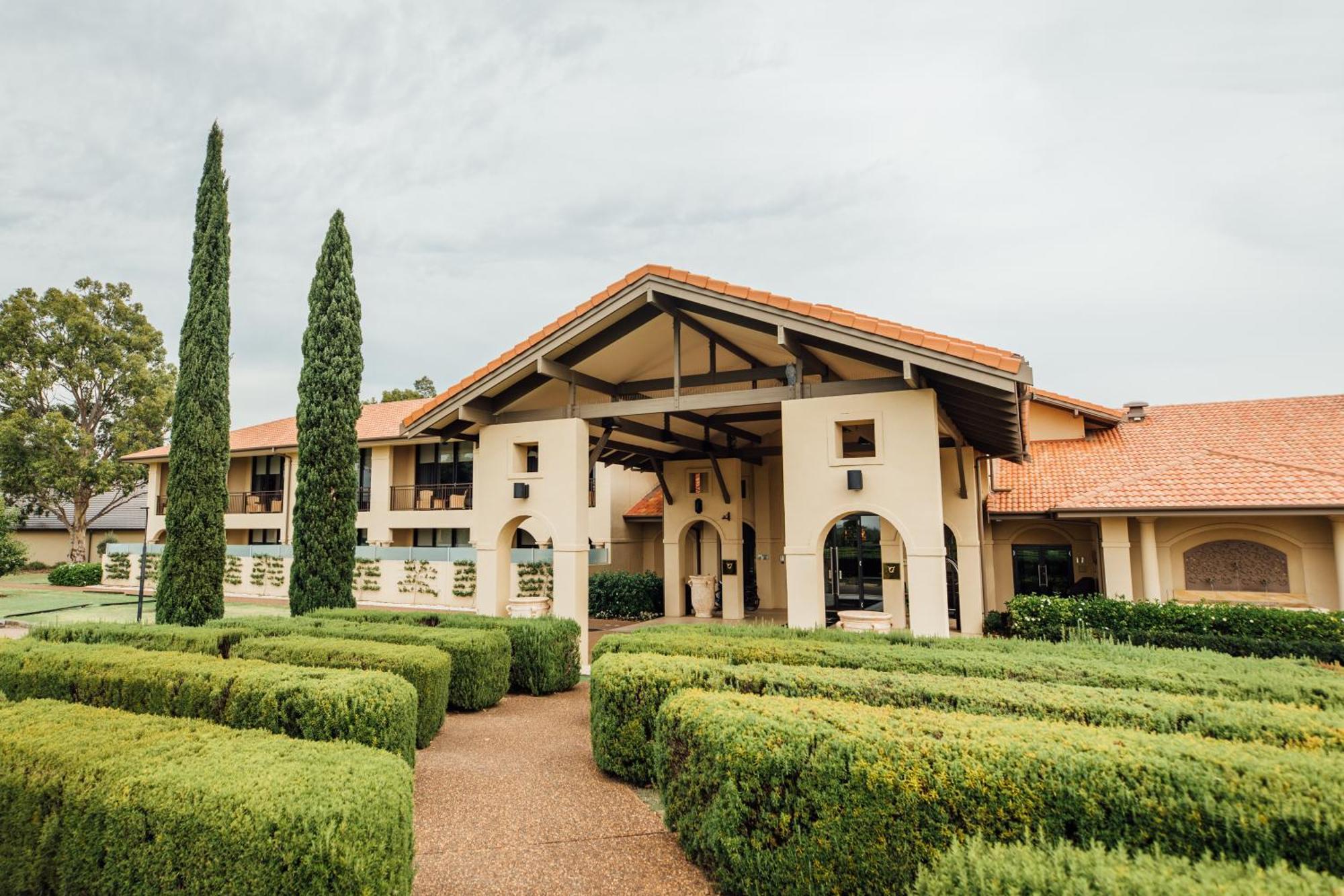 Chateau Elan At The Vintage Поколбин Экстерьер фото Clubhouse at the Royal Perth Golf Club