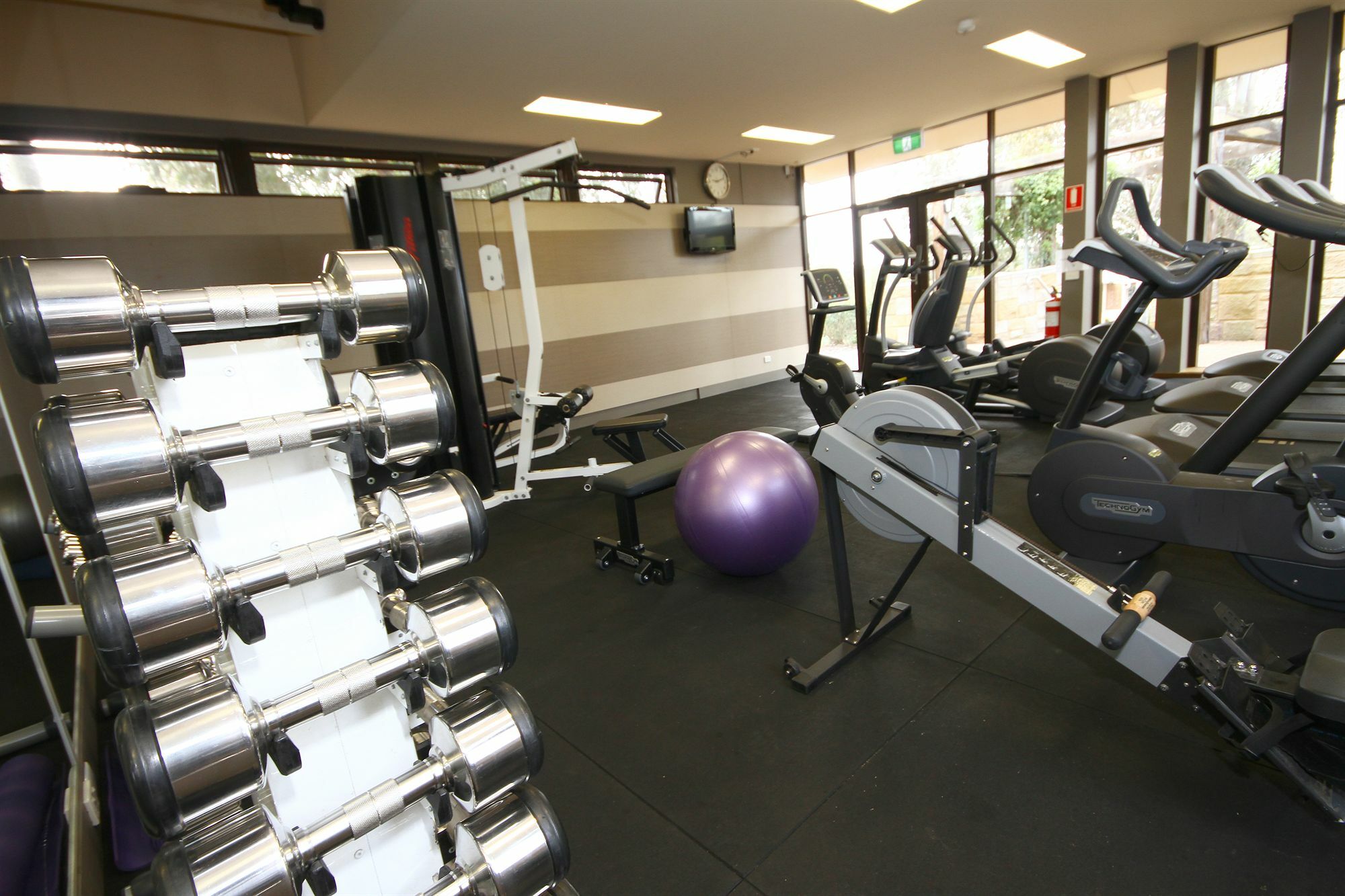 Chateau Elan At The Vintage Поколбин Экстерьер фото A typical gym